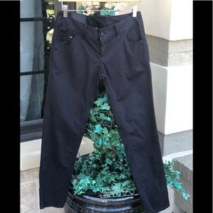 Oakley women’s size 5/6 black skinny leg pants